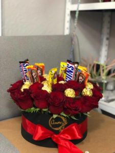 rosas en caja con chocolates