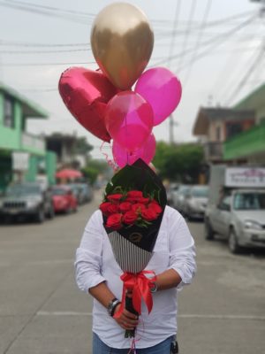 12 Rosas y Globos | Amore Boutique Floral en Poza Rica