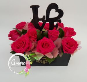 docena de rosas en caja love